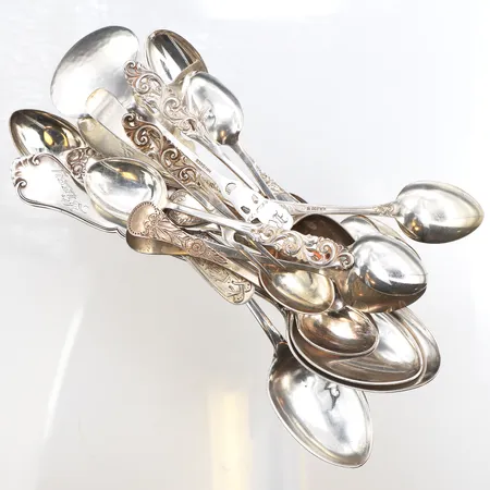 Diverse silverbestick olika modeller, gravyrer, 830/1000 silver. Vikt: 341,5 g