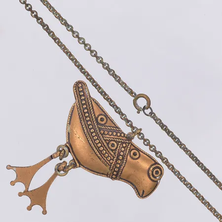 Collier Kalevala Koru Finland Fågel från Huttula kedja längd 80cm bredd 2,7mm, hänge längd 64mm bredd 54mm, brons