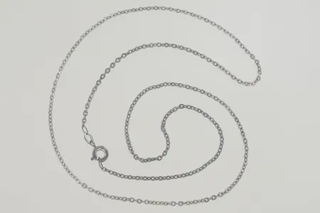 Halskedja längd 46 cm bredd,1,5 mm, silver Vikt: 2,4 g
