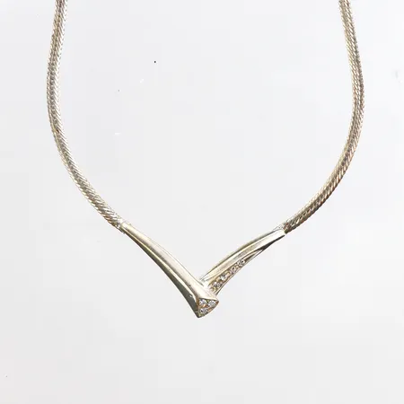 Collier med vita stenar, längd ca 39cm, bredd ca 2,3mm, 925/1000 silver. Vikt: 5 g