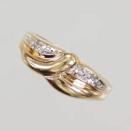 Ring stl 17¾, åttkantsslipad diamant 1x0,005ct, bredd 2,8-7,2mm, GFAB, 18K Vikt: 1,9 g