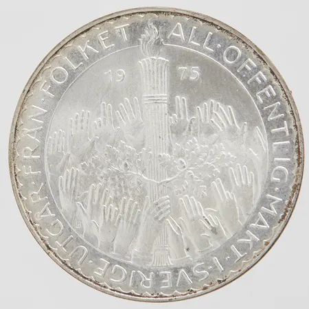 Minnesmynt, Nya Grundlagen, All Offentlig Makt i Sverige Utgår Från Folket, år 1975, nominellt värde 50kr, Ø36mm, silver 925/1000, missfärgat, plasteui Vikt: 27 g