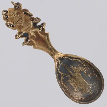 Miniatyrsked, samiskt motiv, längd 55mm, Eric Lindbäck, Nederkalix år 1939, repor, förgyllt 830/1000 silver Vikt: 6,2 g