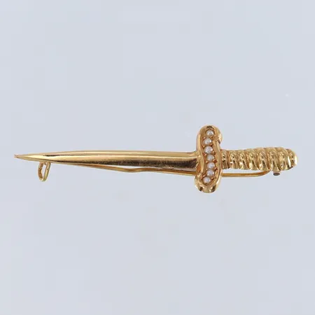 Brosch svärd med pärlor 47x13mm nål bucklig 18K. Vikt: 1,8 g