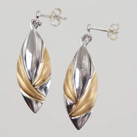Örhängen längd 35,6mm, bredd 11,5mm, förgylld detalj, 925/1000 silver, Vikt: 2,4 g