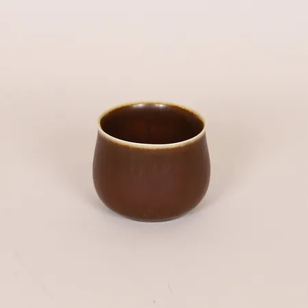 Skål Carl Harry Stålhane för Rörstrand, 50/60-tal, stengods, harpälsglasyr, signerad och märkt CAG, höjd 7cm, ytliga märken. Skickas med paket.