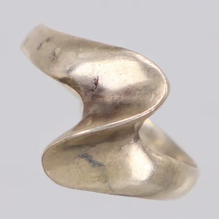 Ring stl:17¾, bredd 13,4mm, 925/1000 silver Vikt: 2,4 g