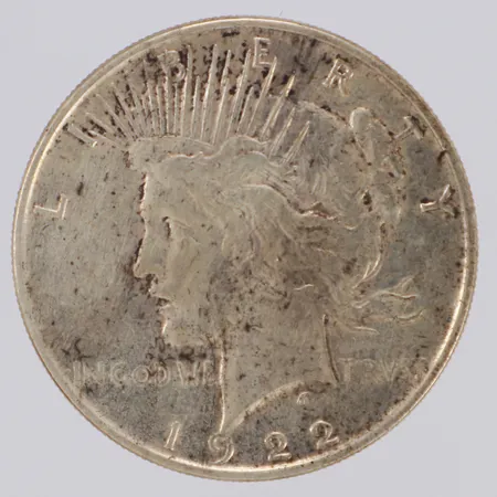 Mynt, 1 dollar, Peacedollar, Liberty år 1922, USA, Ø37,9mm. Det formgavs av den italiensk-amerikanska skulptören Anthony de Francisci för att fira slutet på första världskriget och den fred som slöts mellan USA och Tyskland. 900/1000 silver Vikt: 26,7 g