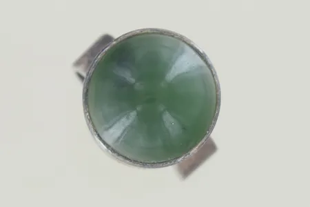 Ring med nefrit Theresia Hvorslev  Mema 70-tal, justerbar silver 925/1000  Vikt: 10,6 g