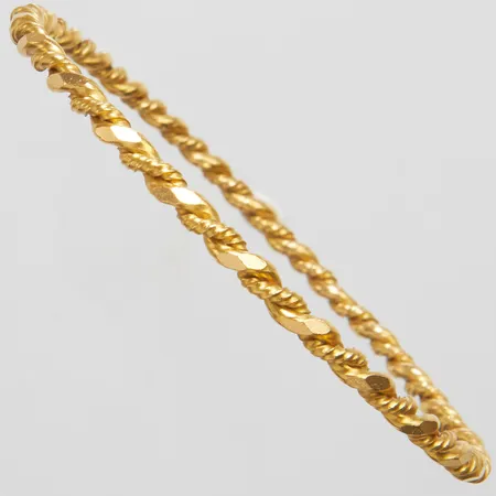 Armring vriden modell, Ø63mm, bredd: 3,2mm, ostämplat, 21K Vikt: 17,7 g
