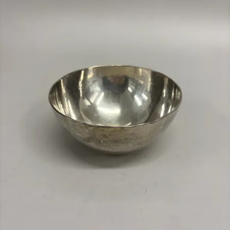 Skål, höjd 55mm, Ø12cm, Rey Urban år 1998, gravyr SEB, 925/1000 silver Vikt: 335,1 g