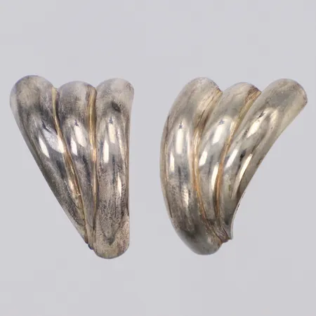 Ett par örhängen, längd 30mm, bredd 20mm, saknar snurrebussar, Italien, 925/1000 silver Vikt: 4,7 g