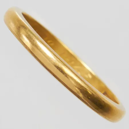 Ring slät stl:20½, bredd: 2,7mm, svenska stämplar, personlig gravyr, repig, 20K Vikt: 5,5 g