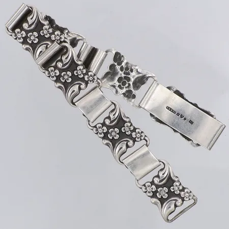 Armband genombrutet mönster halvstelt längd 18,5cm bredd 18,1mm markasiter, silver 830/1000 Vikt: 31,3 g