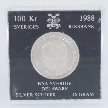 Minnesmynt Carl XVI Gustaf Sveriges Konung Nya Sveriges Delaware 1638-1988, Ø32mm, 100Kr, år 1988, i plastetui (defekt), silver 925/1000 16,0g. 