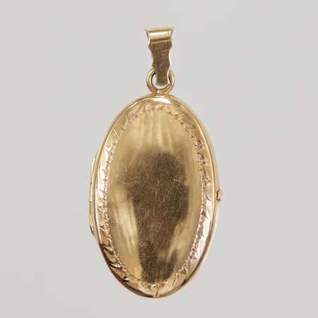 Hänge medaljong, längd inklusive öglan 45mm, bredd 22mm, öppningsbar, mönsterdekor, smärre repor, 18K Vikt: 9,7 g