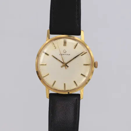 Armbandsur Certina 18K, manuell, 33mm, gravyr, läderarmband, repigt plexiglas, skadat läderarmband, inga övriga tillbehör.