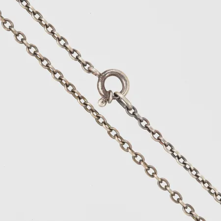 Kedja längd 71cm, bredd 2mm, ostämplat silver Vikt: 5,1 g
