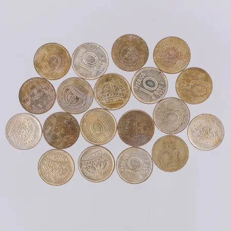 19 mynt nominellt värde 10 öre, silver 400/1000 Vikt: 27,4 g