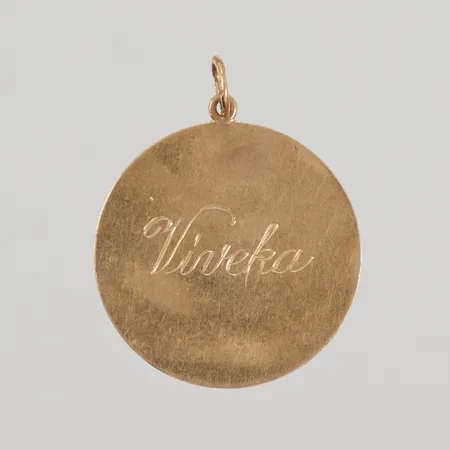 Hänge namnbricka Ø22mm, längd inklusive ögla 27,5mm, 18K, Vikt: 2,6 g