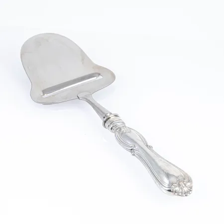 Olga i silver osthyvel med rostfritt blad längd 224 mm bruttovikt 73g. Bruksskick.