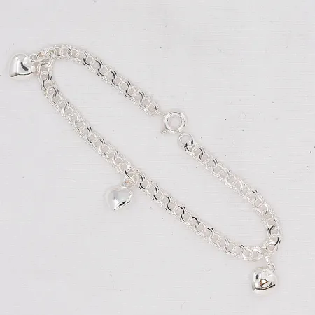 Armband Bismarck, 16cm, bredd 4mm, 3 berlocker hjärtan, silver 925/1000 Vikt: 3,6 g