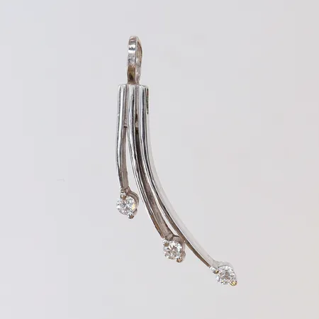 Hänge med vita stenar längd 34mm bredd 7mm 18K Vikt: 2,9 g