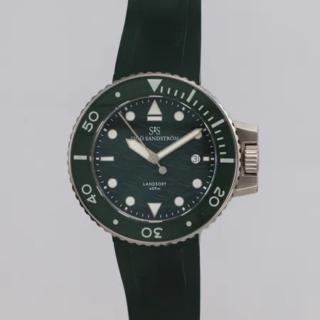 Armbandsur Sjöö Sandström Landsort, stål, automat, 43mm, refnr SS-2242-D4, serienr 318, grön gummilänk, smärre repor, extra gummilänk svart, garantikort daterat 2022-11-01, box, ytterkartong.