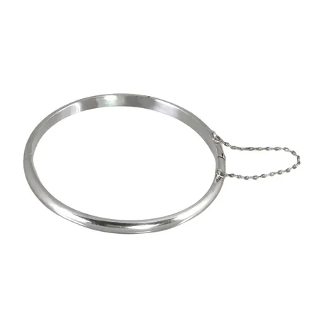 Armring i silver 925/1000, öppningsbar, inre omkrets 18 cm, bredd 5 mm, säkerhetskedja, fint skick Vikt: 7,3 g