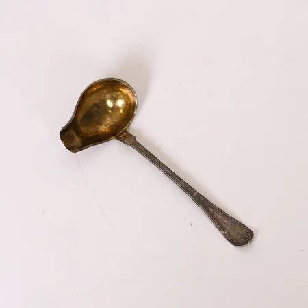 Soppslev modell Gammal Fransk, Carl Peter Hedin Jönköping år 1897, längd 19cm, delvis förgylld, bucklor, silver 830/1000 Vikt: 49,7 g