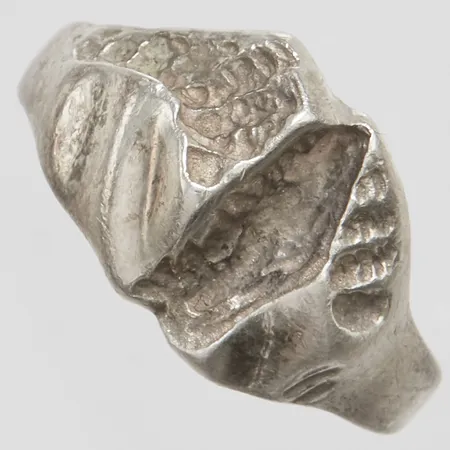 Ring stl:16½, bredd: 2,8-10,6mm, silver 925/1000 Vikt: 3,2 g