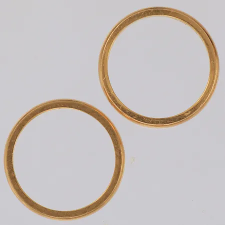 2 ringar, släta, stl: 19¼, gravyr, repor 20K Vikt: 10 g