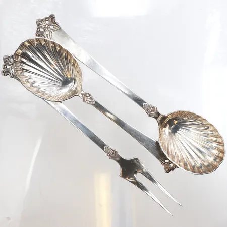 3 Olika Serveringsbestick, längd ca 21-24cm, 830/1000 silver. Vikt: 192,8 g