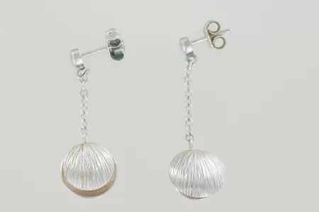 Ett par örhängen längd 3,5 cm, silver  Vikt: 3,3 g