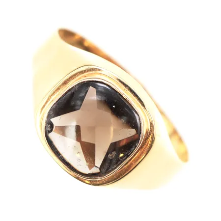 Ring med rökkvarts, stl:22½, bredd ca 3,9-13,7mm, 18K. Vikt: 3,7 g