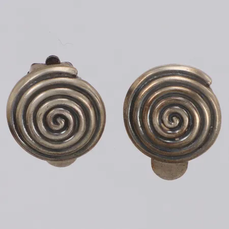 Ett par örhängen Ø15mm, clips, Svenskt Guldsmide, Stockholm 830/1000 silver Vikt: 6,4 g