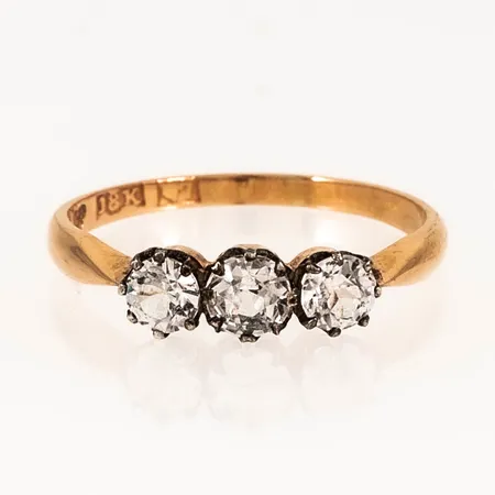 Ring med vita stenar stl:16½ bredd 1,5-4,3mm, 18K 1,6g.