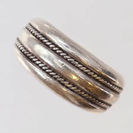 Ring stl:16¼ bredd 9mm silver 925/1000 Vikt: 5,3 g