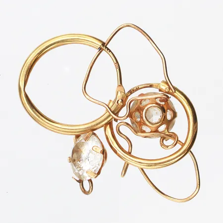 Diverse guld med stenar, defekt, 18K. Vikt: 1,4 g