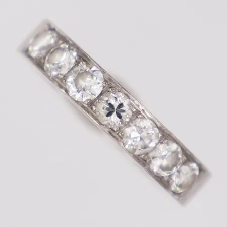Ring diamanter ca 7x 0,15ct stl:17, vitguld 18K Vikt: 6,1 g