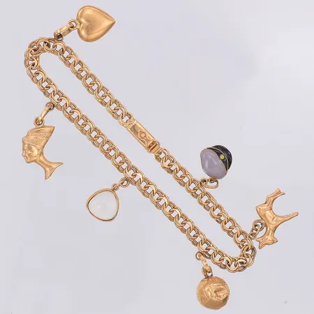 Armband Bismarck 6 berlocker längd 19cm bredd ca 4,5mm, ett av hängena är buckligt, 18K Vikt: 13,6 g