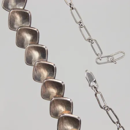 Collier 42cm, bredd 4-14mm, lås av, ögla saknas, 925/1000 silver Vikt: 37,5 g