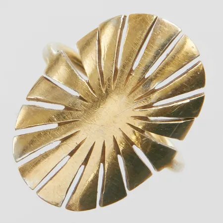 Ring stl:ca.16, bredd: 1,5-23,2mm, skev skena, sliten guldplätering, silver 925/1000 Vikt: 3,8 g