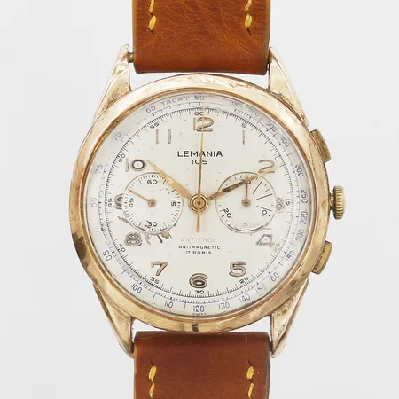 Herrur Lemania 105, boett i 18K, manuell, Ø38mm, ca 1950-tal, kronograf, tachymeter, läderarmband ej original, ojämn urtavla, bucklig boett, defekt kronograf-funktion, inga tillbehör.