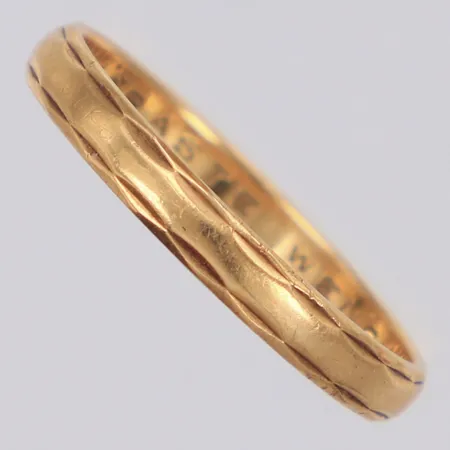 Ring slät stl:19¾, bredd 3mm, gravyr, 14K Vikt: 2,7 g