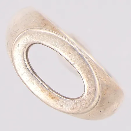 Ring saknar sten stl:18¾ Guldfynd, silver 925/1000 Vikt: 6,6 g