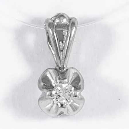 Hänge med en briljantslipad diamant ca 0,03ct bredd 4mm längd inkl ögla 8,5mm, vitguld 18K 0,4g.