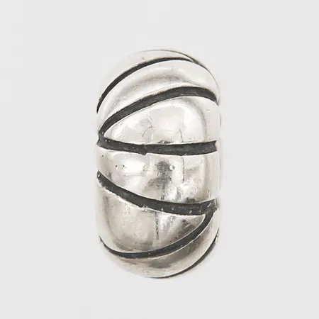 Hänge i form av en kula med mönsterdekor, Ø15mm, bredd 7mm, hålets diameter 8mm, silver 925/1000 Vikt: 4,7 g