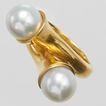 Ring med odlade pärlor Ø8,5mm, stl:16¾, bredd: 3,8-12mm, 18K Vikt: 12,1 g