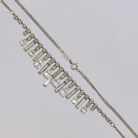 Collier med vita stenar, längd 43cm, bredd 21mm, Unoaerre, 835/1000 silver Vikt: 14,5 g